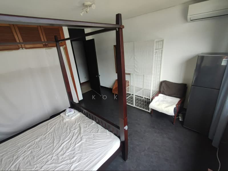 next to beauty world mrt . non smoking female only, , Room Rental, 150 sqft, Apartment For Rent, by Yip Kok Kuin, 500185550 - Bedroom - PropertyGuru.com.sg