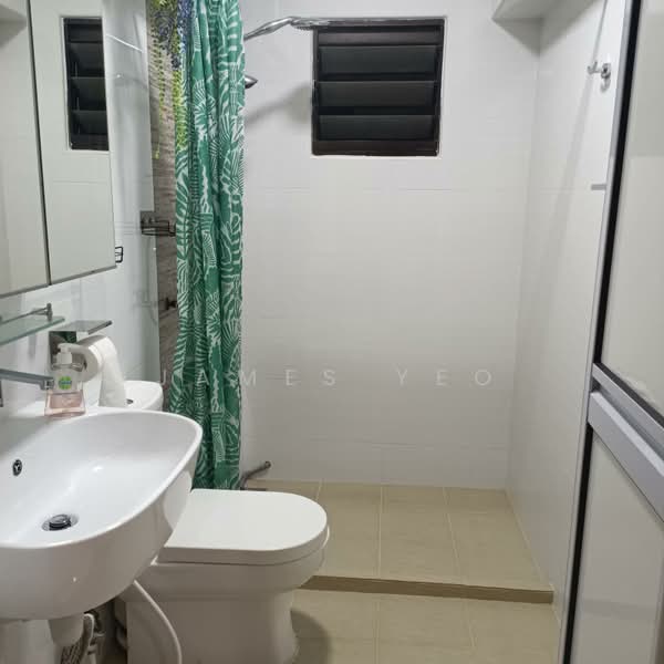 130 Rivervale Street, 130 Rivervale Street, 3 Bedrooms, 1,076 sqft, HDB Flat For Sale, by James Yeo, 500185553 - Bathroom - PropertyGuru.com.sg