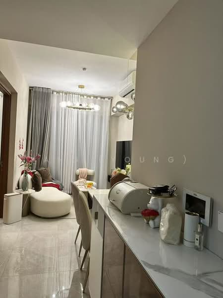 Stirling Residences, 21 Stirling Road, 2 Bedrooms, 624 sqft, Condominium For Rent, by Yang (Young) Li, 500185585 - Living Room - PropertyGuru.com.sg