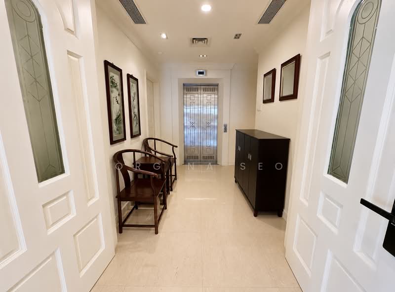 Holt Residences, 5 Holt Road, 4 Bedrooms, 2,056 sqft, Condominium For Rent, by Georgina Seow, 500185592 - Corridor - PropertyGuru.com.sg