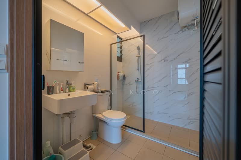 420B Northshore Drive, 420B Northshore Drive, 3 Bedrooms, 1,012 sqft, HDB Flat For Sale, by Ryan Koo, 500185598 - Bathroom - PropertyGuru.com.sg