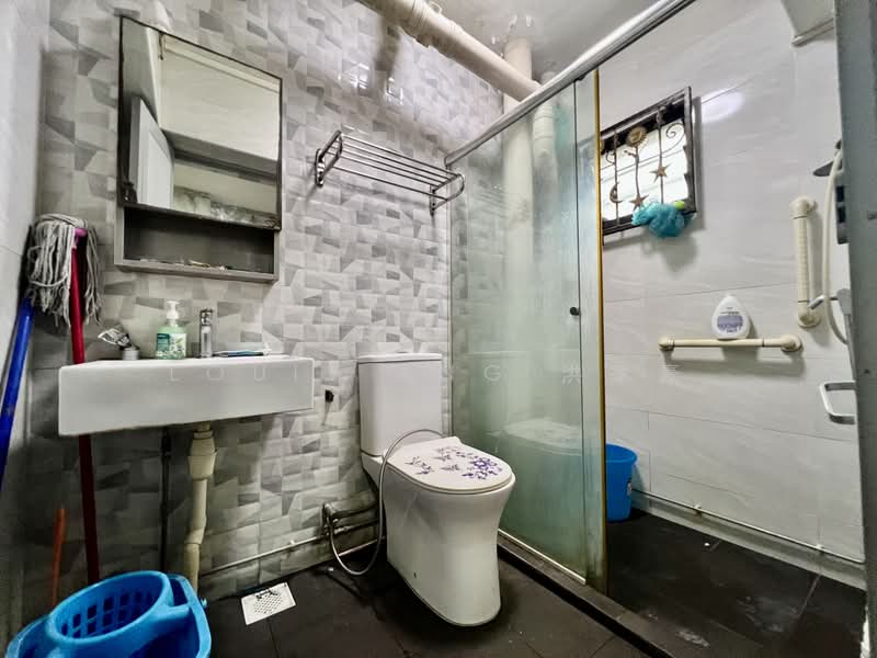 663A Jurong West Street 65, 663A Jurong West Street 65, 3 Bedrooms, 1,184 sqft, HDB Flat For Sale, by Louis Ang 洪家豪, 500185617 - Bathroom - PropertyGuru.com.sg