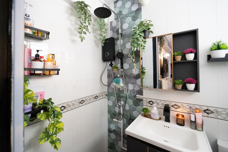718 Yishun Street 71, 718 Yishun Street 71, 2 Bedrooms, 689 sqft, HDB Flat For Sale, by Fairoz Shariff, 500185629 - Bathroom - PropertyGuru.com.sg