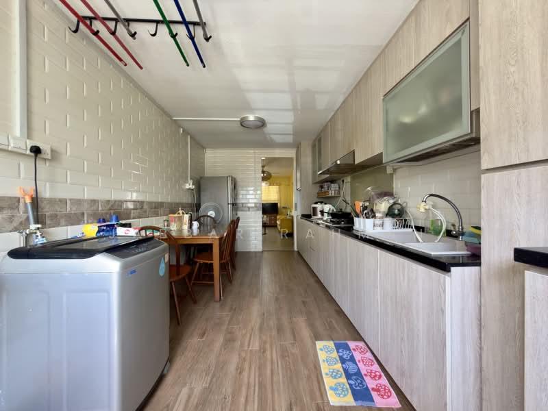 619 Bedok Reservoir Road, 619 Bedok Reservoir Road, 2 Bedrooms, 732 sqft, HDB Flat For Sale, by Jabbar Rahman, 500185632 - Kitchen - PropertyGuru.com.sg