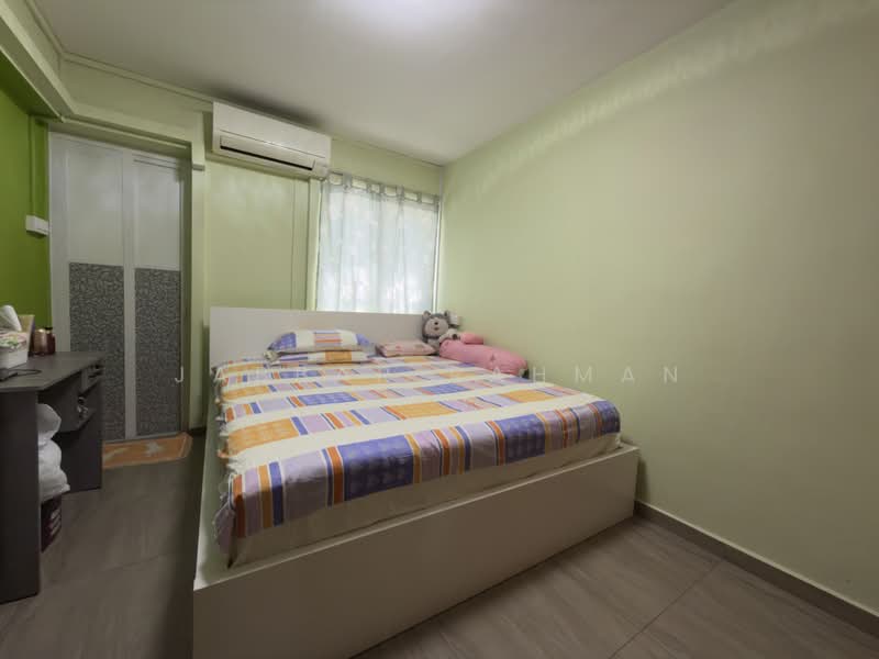 619 Bedok Reservoir Road, 619 Bedok Reservoir Road, 2 Bedrooms, 732 sqft, HDB Flat For Sale, by Jabbar Rahman, 500185632 - Master Bedroom - PropertyGuru.com.sg
