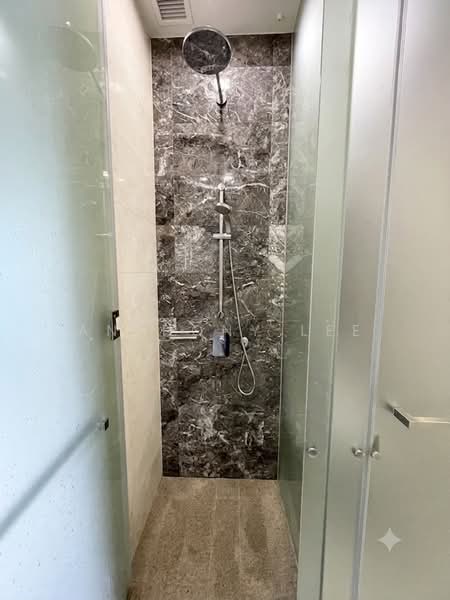 The Hillier, 6 Hillview Rise, 1 Bedroom, 624 sqft, Condominium For Rent, by Anthony Lee, 500185634 - Bathroom - PropertyGuru.com.sg