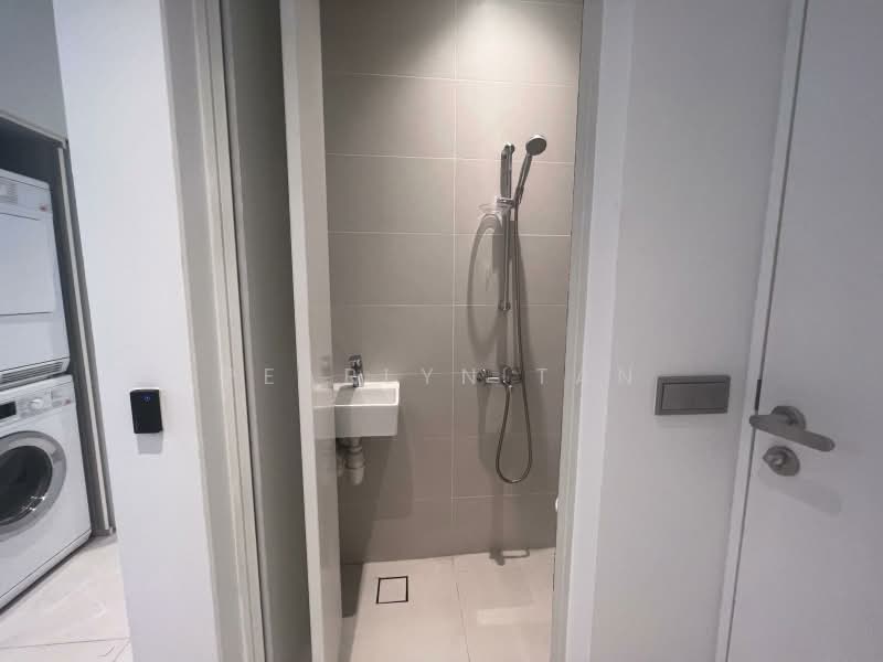 Lloyd SixtyFive, 65 Lloyd Road, 3 Bedrooms, 2,422 sqft, Condominium For Rent, by Pearlyn Tan, 500185636 - Bathroom - PropertyGuru.com.sg