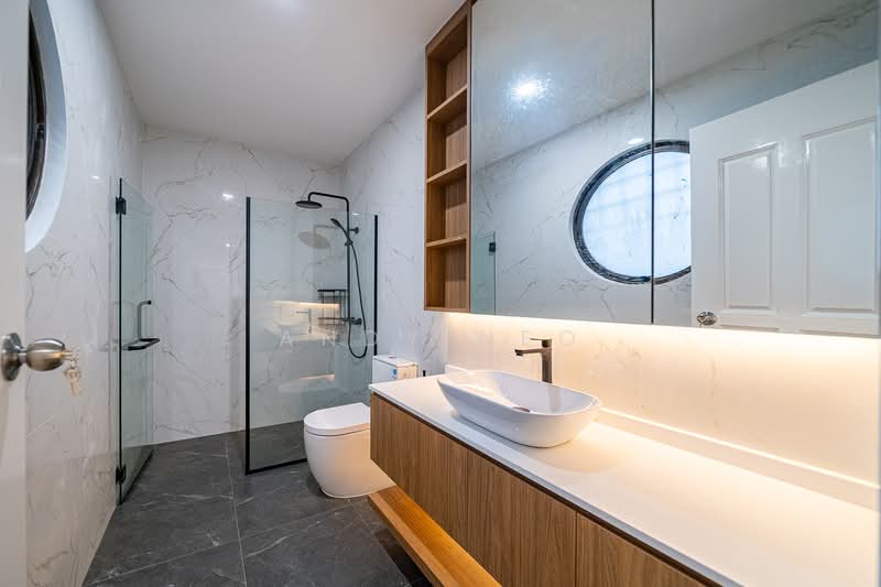 Minaret Walk, Minaret Walk, 5 Bedrooms, 2,500 sqft, Corner Terrace For Sale, by Andy Neo, 500185656 - Bathroom - PropertyGuru.com.sg