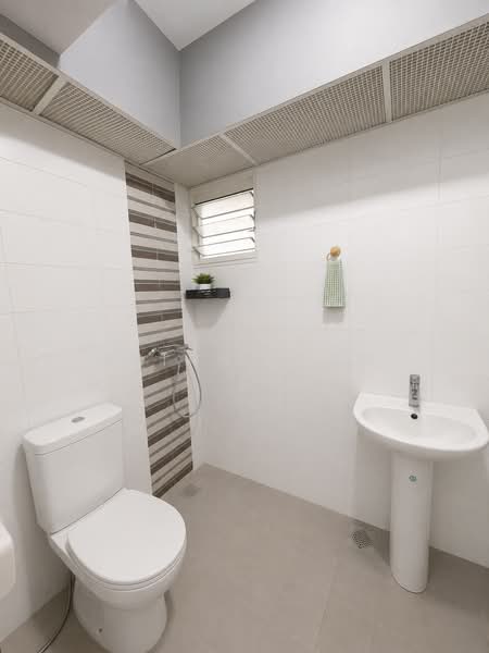 664A Punggol Drive, 664A Punggol Drive, 2 Bedrooms, 700 sqft, HDB Flat For Rent, by Brian Ying, 500185659 - Bathroom - PropertyGuru.com.sg