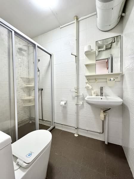 926 Hougang Street 91, 926 Hougang Street 91, 3 Bedrooms, 1,291 sqft, HDB Flat For Sale, by Jason Tan, 500185663 - Bathroom - PropertyGuru.com.sg