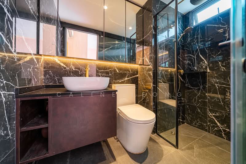 A Treasure Trove, 62 Punggol Walk, 2 Bedrooms, 915 sqft, Condominium For Sale, by Caline Leong, 500185681 - Bathroom - PropertyGuru.com.sg