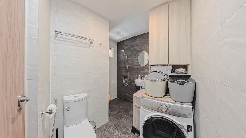 Watercolours, 25 Pasir Ris Link, 3 Bedrooms, 1,141 sqft, Executive Condominium For Sale, by Sha Angullia, 500185687 - Bathroom - PropertyGuru.com.sg
