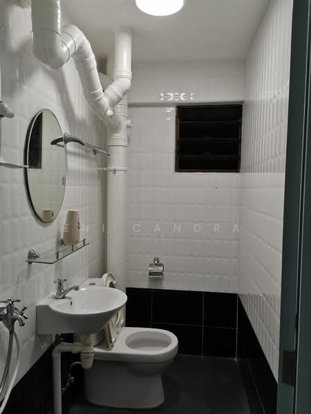794 Yishun Ring Road, 794 Yishun Ring Road, Room Rental, 130 sqft, HDB Flat For Rent, by Eni Candra, 500185705 - Renovated & clean Bathroom - PropertyGuru.com.sg