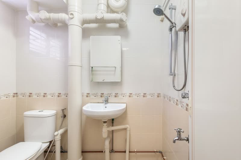 337 Clementi Avenue 2, 337 Clementi Avenue 2, 3 Bedrooms, 1,281 sqft, HDB Flat For Sale, by Haikal Nash, 500185712 - Bathroom - PropertyGuru.com.sg