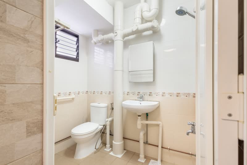 337 Clementi Avenue 2, 337 Clementi Avenue 2, 3 Bedrooms, 1,281 sqft, HDB Flat For Sale, by Haikal Nash, 500185712 - Bathroom - PropertyGuru.com.sg