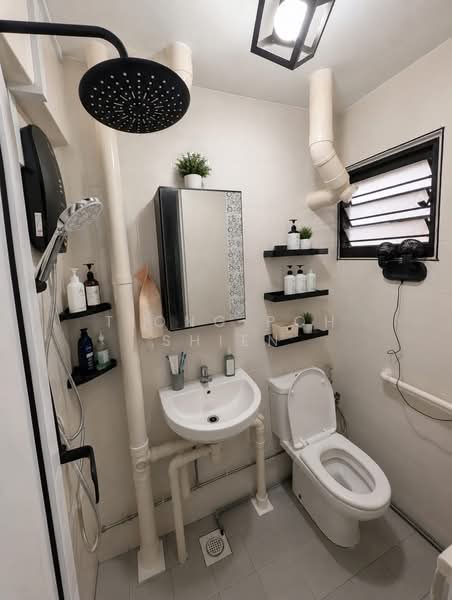 1km PLMGS, Avenue 1, 2 Bedrooms, 721 sqft, HDB Flat For Sale, by Tiong Poh Shien, 500185721 - Bathroom - PropertyGuru.com.sg