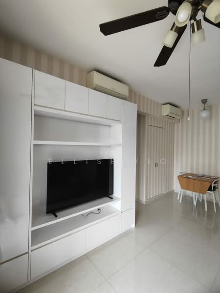 Sea Esta, 20 Pasir Ris Link, 2 Bedrooms, 818 sqft, Condominium For Sale, by Ellise Yeo, 500185723 - Living Room - PropertyGuru.com.sg