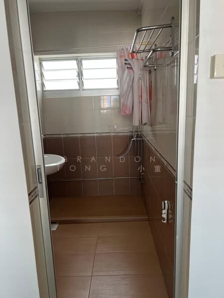 104 Towner Road, 104 Towner Road, Room Rental, 200 sqft, HDB Flat For Rent, by Brandon Tong 小董, 500185724 - Bathroom - PropertyGuru.com.sg