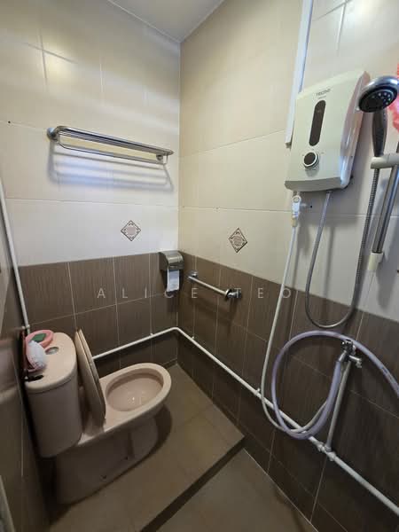 18 Upper Boon Keng Road, Upper Boon Keng Road, 1,324 sqft, Shop / Shophouse For Sale, by Alice Teo, 500185730 - Bathroom - CommercialGuru.com.sg