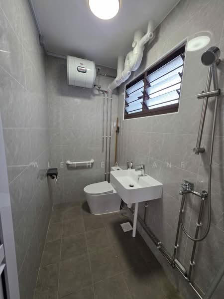 565 Pasir Ris Street 51, 565 Pasir Ris Street 51, Room Rental, 130 sqft, HDB Flat For Rent, by Alethea Jane, 500185738 - Bathroom - PropertyGuru.com.sg