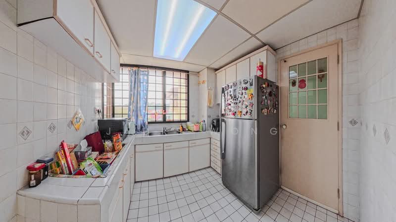 Bullion Park, 168 Lentor Loop, 3 Bedrooms, 1,259 sqft, Condominium For Sale, by Jadis Wong, 500185746 - Kitchen - PropertyGuru.com.sg