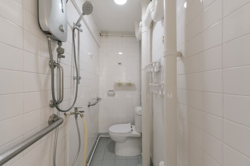 98 Commonwealth Crescent, 98 Commonwealth Crescent, 2 Bedrooms, 635 sqft, HDB Flat For Sale, by Lauren Lim, 500185761 - Bathroom 1 - PropertyGuru.com.sg
