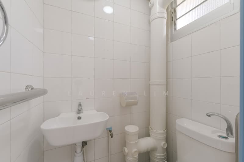 98 Commonwealth Crescent, 98 Commonwealth Crescent, 2 Bedrooms, 635 sqft, HDB Flat For Sale, by Lauren Lim, 500185761 - Bathroom 2 - PropertyGuru.com.sg