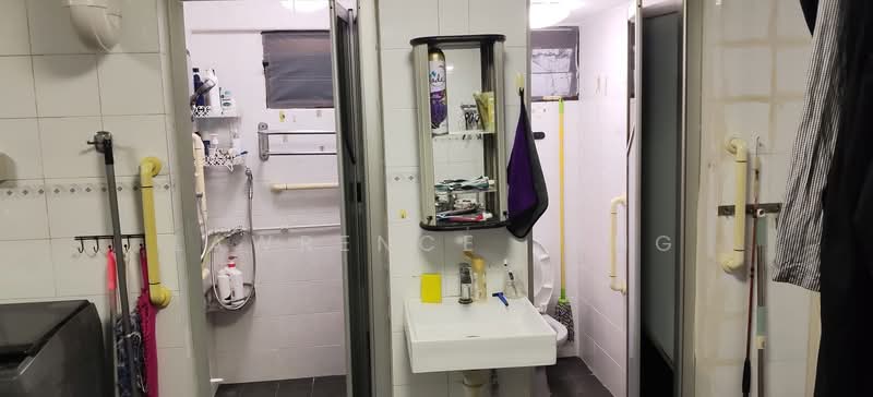 26 Toa Payoh East, 26 Toa Payoh East, Room Rental, 200 sqft, HDB Flat For Rent, by Lawrence Tang, 500185763 - Bathroom - PropertyGuru.com.sg