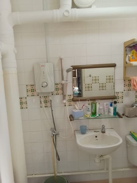 431 Choa Chu Kang Avenue 4, 431 Choa Chu Kang Avenue 4, 3 Bedrooms, 1,119 sqft, HDB Flat For Sale, by Felix Low, 500185767 - Bathroom - PropertyGuru.com.sg