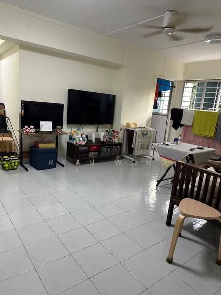 124 Pasir Ris Street 11, 124 Pasir Ris Street 11, 3 Bedrooms, 1,130 sqft, HDB Flat For Sale, by Ryan Wong, 500185772 - Living Room - PropertyGuru.com.sg