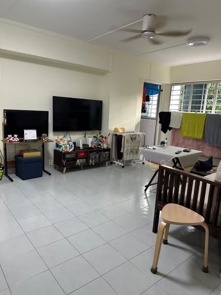 124 Pasir Ris Street 11, 124 Pasir Ris Street 11, 3 Bedrooms, 1,130 sqft, HDB Flat For Sale, by Ryan Wong, 500185772 - Living Room - PropertyGuru.com.sg