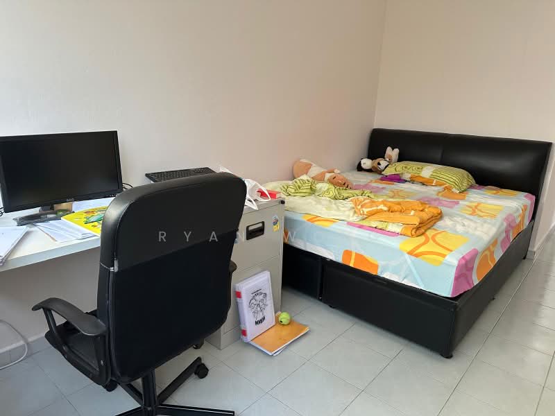 124 Pasir Ris Street 11, 124 Pasir Ris Street 11, 3 Bedrooms, 1,130 sqft, HDB Flat For Sale, by Ryan Wong, 500185772 - Bedroom - PropertyGuru.com.sg