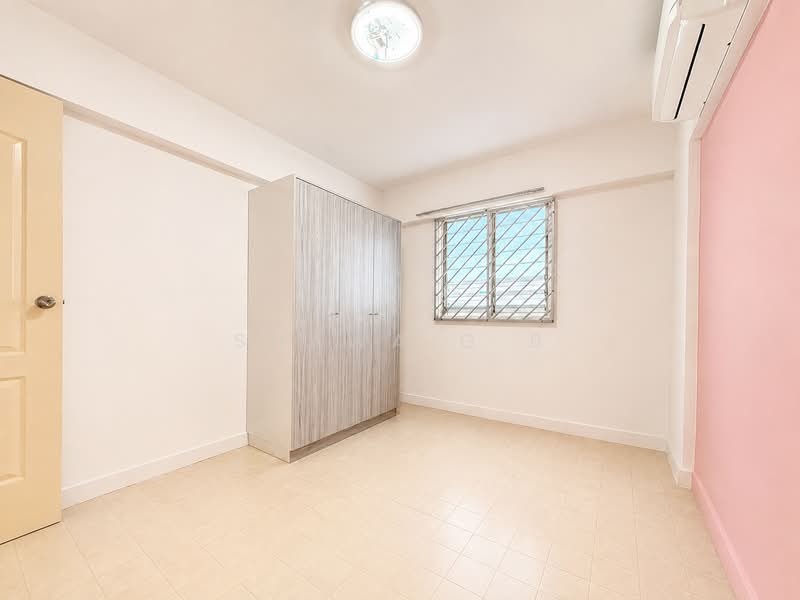 404 Ang Mo Kio Avenue 10, 404 Ang Mo Kio Avenue 10, 2 Bedrooms, 721 sqft, HDB Flat For Sale, by Shawa G B, 500185778 - Common bedroom - PropertyGuru.com.sg