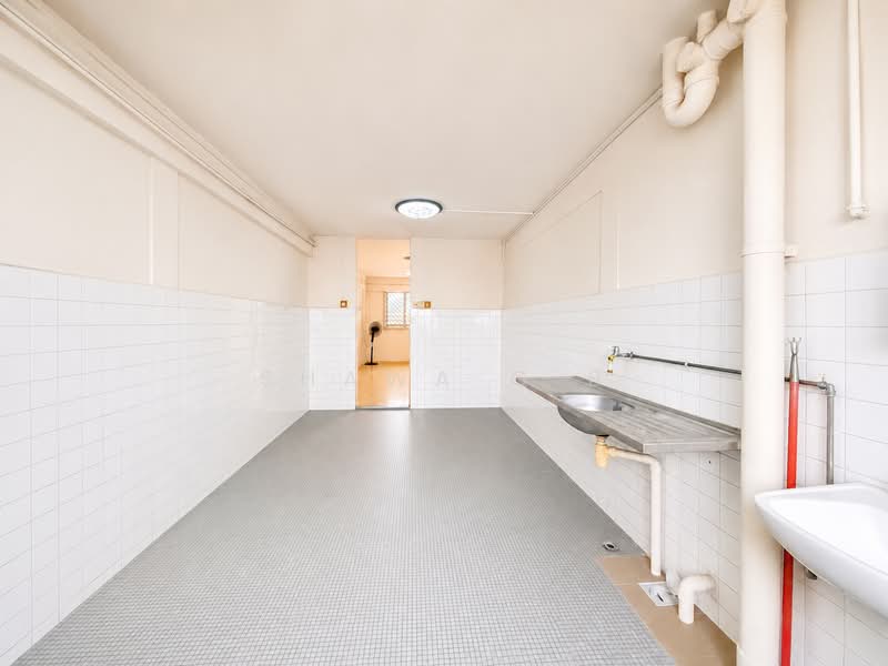 404 Ang Mo Kio Avenue 10, 404 Ang Mo Kio Avenue 10, 2 Bedrooms, 721 sqft, HDB Flat For Sale, by Shawa G B, 500185778 - Kitchen - PropertyGuru.com.sg
