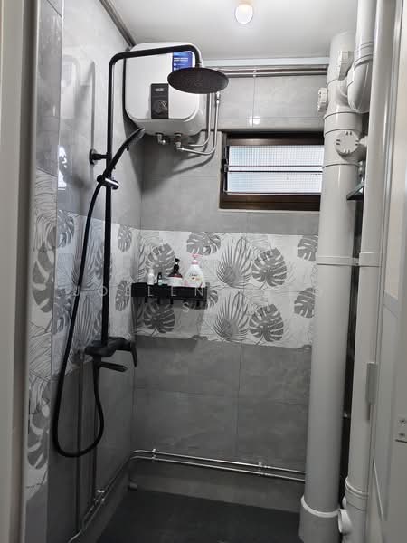 44 Sims Drive, 44 Sims Drive, Room Rental, 150 sqft, HDB Flat For Rent, by Jollene Teo SY, 500185795 - Bathroom - PropertyGuru.com.sg