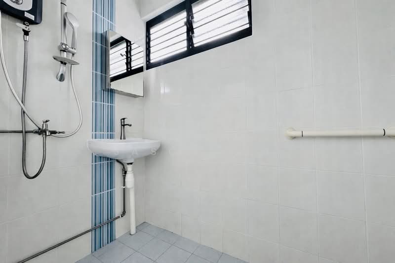 119 Bukit Batok West Avenue 6, 119 Bukit Batok West Avenue 6, 3 Bedrooms, 1,130 sqft, HDB Flat For Sale, by Jason Goh, 500185801 - Bathroom - PropertyGuru.com.sg