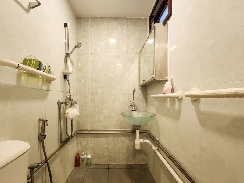 Bartley Villas, How Sun Walk, 4 Bedrooms, 2,700 sqft, Corner Terrace For Sale, by Selena Ang, 500185803 - Bathroom - PropertyGuru.com.sg