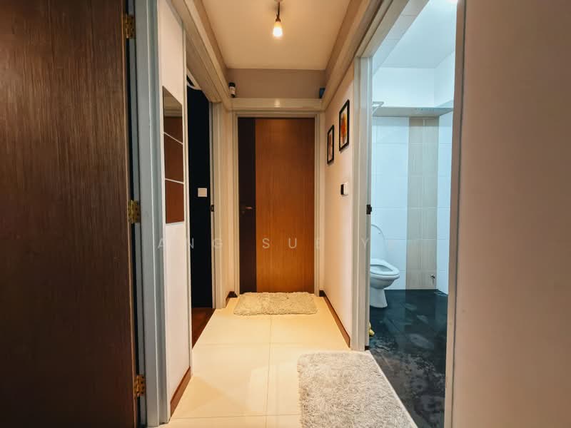 684A Edgedale Plains, 684A Edgedale Plains, 3 Bedrooms, 1,216 sqft, HDB Flat For Sale, by Ang Sue Ya, 500185812 - Corridor - PropertyGuru.com.sg