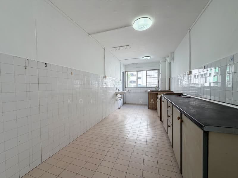 675 Hougang Avenue 8, 675 Hougang Avenue 8, 3 Bedrooms, 904 sqft, HDB Flat For Sale, by KOH SI KAI, 500185825 - Kitchen - PropertyGuru.com.sg