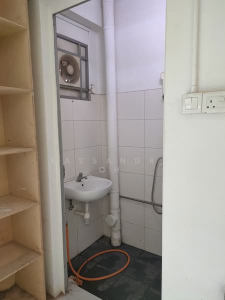 Synergy @ KB, 25 Kaki Bukit Road 4, 1,733 sqft, Factory / Workshop (B2) For Rent, by Kassandra Oh, 500185829 - Bathroom - CommercialGuru.com.sg
