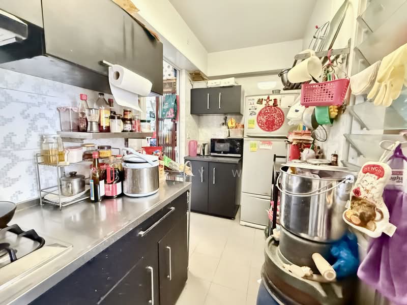 561B Jurong West Street 42, 561B Jurong West Street 42, 2 Bedrooms, 731 sqft, HDB Flat For Sale, by Shirley Wong, 500185843 - Kitchen - PropertyGuru.com.sg