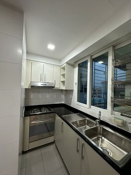 The Warren, 39 Choa Chu Kang Loop, 2 Bedrooms, 1,055 sqft, Apartment For Rent, by Desrina Goh, 500185872 - Kitchen - PropertyGuru.com.sg