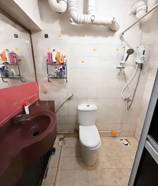 667D Jurong West Street 65, 667D Jurong West Street 65, 3 Bedrooms, 968 sqft, HDB Flat For Sale, by Hafiz Ismail, 500185889 - Bathroom - PropertyGuru.com.sg