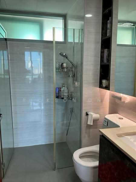 Regency Suites, 36 Kim Tian Road, 3 Bedrooms, 1,421 sqft, Apartment For Sale, by Rickson Ong, 500185892 - Bathroom - PropertyGuru.com.sg