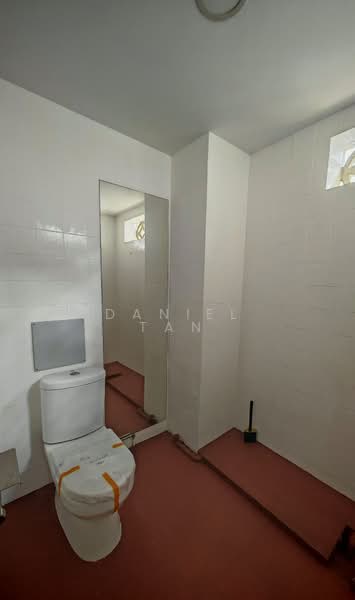 South Bridge Road, 276-276B South Bridge Road, 2,043 sqft, Shop / Shophouse For Rent, by Daniel Tan, 500185897 - Bathroom - CommercialGuru.com.sg
