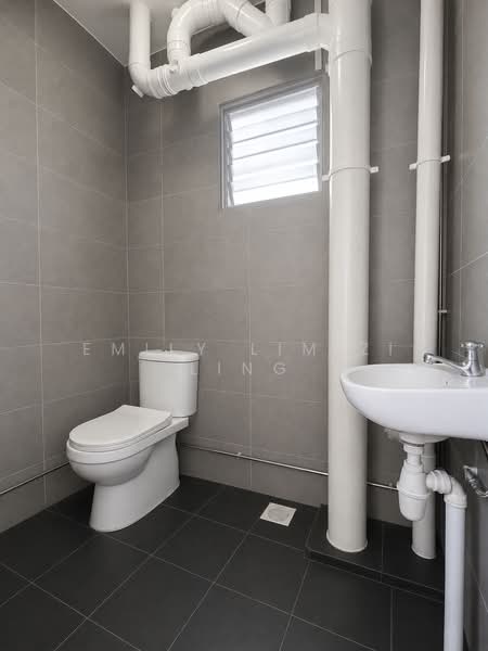 629 Yishun Street 61, 629 Yishun Street 61, 2 Bedrooms, 785 sqft, HDB Flat For Rent, by Emily Lim Zi Ling, 500185925 - Bathroom - PropertyGuru.com.sg