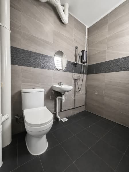 629 Yishun Street 61, 629 Yishun Street 61, 2 Bedrooms, 785 sqft, HDB Flat For Rent, by Emily Lim Zi Ling, 500185925 - Bathroom - PropertyGuru.com.sg