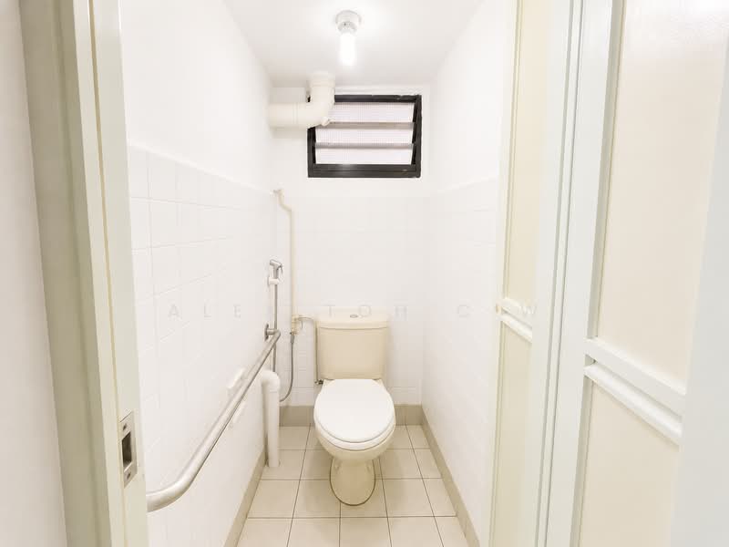 36 Chai Chee Avenue, 36 Chai Chee Avenue, 2 Bedrooms, 700 sqft, HDB Flat For Sale, by Alex Toh C W, 500185931 - Bathroom - PropertyGuru.com.sg
