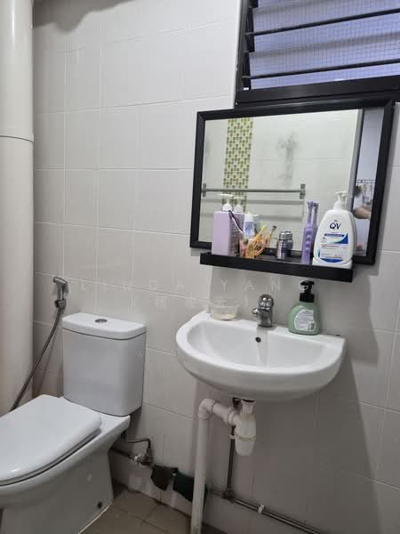 443 Tampines Street 43, 443 Tampines Street 43, Room Rental, 100 sqft, HDB Flat For Rent, by Linda Yang (杨凌云), 500185967 - Bathroom - PropertyGuru.com.sg