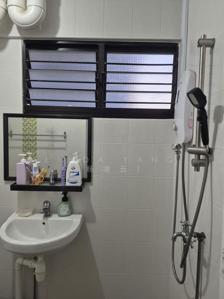 443 Tampines Street 43, 443 Tampines Street 43, Room Rental, 100 sqft, HDB Flat For Rent, by Linda Yang (杨凌云), 500185967 - Bathroom - PropertyGuru.com.sg